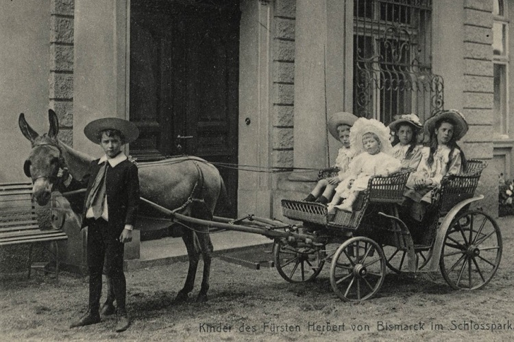 Kinder Herbert von Bismarcks in Friedrichsruh a