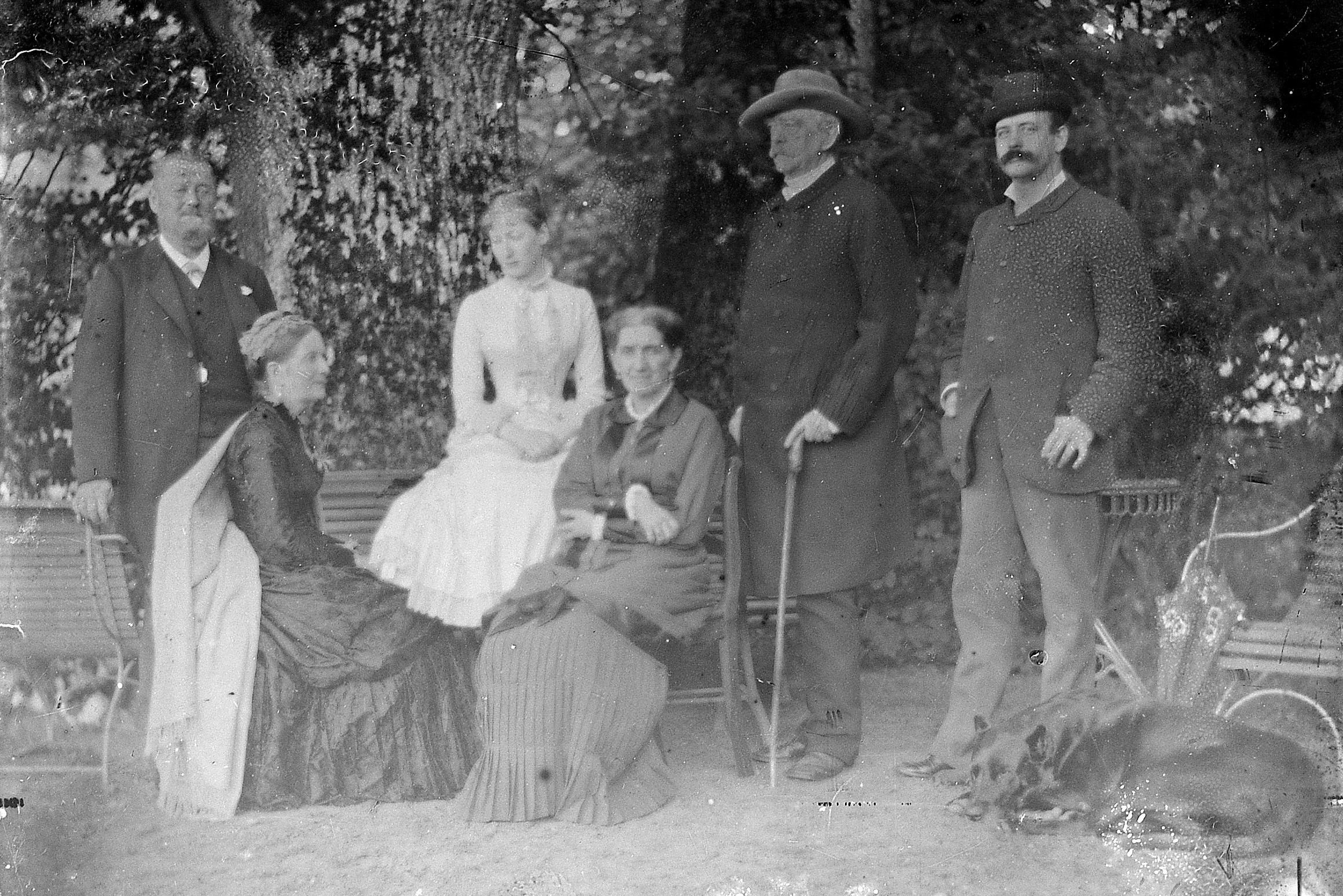 Familie Bismarck in Garten 1